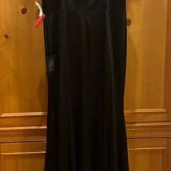 Mac Duggal Charmeuse Rhinestone Strap Trumpet Gown NWT - Picture 6 of 7